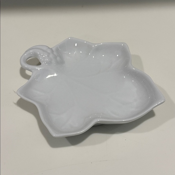 Vintage 80s White Grape Leaf Trinket Jewelry Dish - Picture 2 of 5